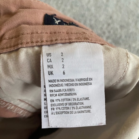 American Eagle Khaki Shortie - Picture 4 of 4